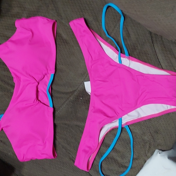 Bikini - Picture 2 of 7